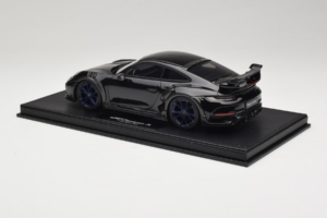 Porsche 911 992 TechArt GTstreet R Svart Med Blå Hjul TechArt 1:18 REMC009 Resin — bild 5 av 6