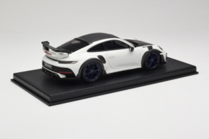 Porsche 911 992 TechArt GTstreet R Vit Med Blå Hjul TechArt 1:18 REMC014 Resin — bild 3 av 6