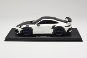 Porsche 911 992 TechArt GTstreet R Vit Med Blå Hjul TechArt 1:18 REMC014 Resin