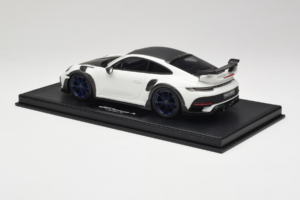 Porsche 911 992 TechArt GTstreet R Vit Med Blå Hjul TechArt 1:18 REMC014 Resin — bild 5 av 6