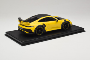 Porsche 911 992 TechArt GTstreet R Gul Med Svarta Hjul TechArt 1:18 REMC011 Resin — bild 3 av 6