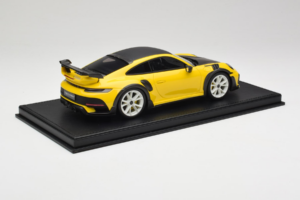 Porsche 911 992 TechArt GTstreet R Gul Med Vita Hjul TechArt 1:18 REMC015 Resin — bild 2 av 6