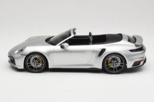 Porsche 911 992 Turbo S Cabriolet Silver Minichamps 1:18 155069082 Metall — bild 3 av 6