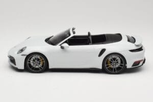 Porsche 911 992 Turbo S Cabriolet White Metallic Minichamps 1:18 155069080 Metall — bild 3 av 6