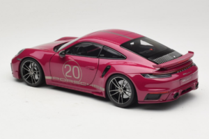 Porsche 911 992 Turbo S Coupe Sport Design Röd Minichamps 1:18 113069075 Metall — bild 7 av 8