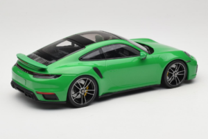 Porsche 911 992 Turbo S Grön Minichamps 1:18 153069077 Metall — bild 2 av 6