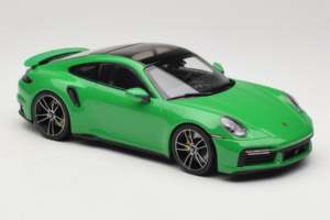Porsche 911 992 Turbo S Grön Minichamps 1:18 153069077 Metall — bild 4 av 6