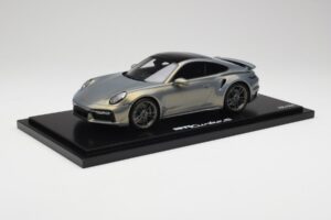 Porsche 911 Turbo S 992 Silver Bamboo Chromaflire With Display Case Spark 1:18 WAP0219100RTSS Resin — bild 2 av 7