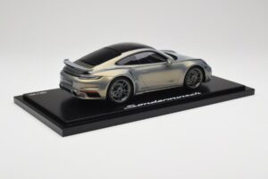 Porsche 911 Turbo S 992 Silver Bamboo Chromaflire With Display Case Spark 1:18 WAP0219100RTSS Resin — bild 3 av 7