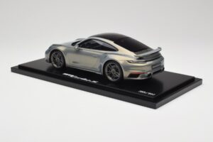 Porsche 911 Turbo S 992 Silver Bamboo Chromaflire With Display Case Spark 1:18 WAP0219100RTSS Resin — bild 5 av 7
