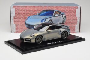 Porsche 911 Turbo S 992 Silver Bamboo Chromaflire With Display Case Spark 1:18 WAP0219100RTSS Resin — bild 6 av 7