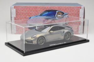 Porsche 911 Turbo S 992 Silver Bamboo Chromaflire With Display Case Spark 1:18 WAP0219100RTSS Resin — bild 7 av 7