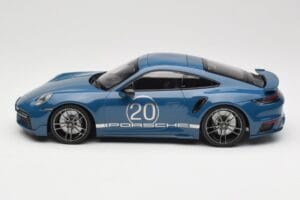 Porsche 911 992 Turbo S Sport Design Package Gentian Blue Metallic Minichamps 1:18 155069170 Metall — bild 3 av 6