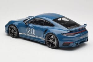Porsche 911 992 Turbo S Sport Design Package Gentian Blue Metallic Minichamps 1:18 155069170 Metall — bild 5 av 6