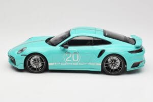 Porsche 911 992 Turbo S Sport Design Package Racing Green Minichamps 1:18 155069175 Metall — bild 3 av 6