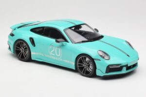 Porsche 911 992 Turbo S Sport Design Package Racing Green Minichamps 1:18 155069175 Metall — bild 4 av 6