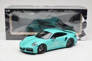 Porsche 911 992 Turbo S Sport Design Package Racing Green Minichamps 1:18 155069175 Metall — bild 6 av 6