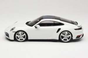 Porsche 911 Turbo S 992 Vit Minichamps 1:18 WAP0211620RTRB Metall — bild 3 av 6
