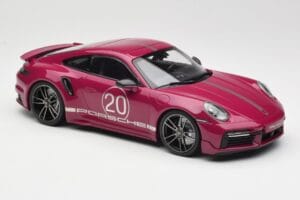 Porsche 911 992 Turbo S med Sport Design Package Röd Minichamps 1:18 155069172 Metall — bild 4 av 6