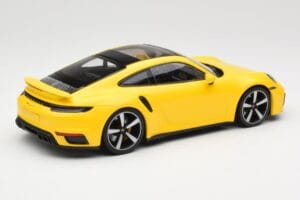 Porsche 911 992 Turbo S Gul Minichamps 1:18 155069071 Metall — bild 2 av 6