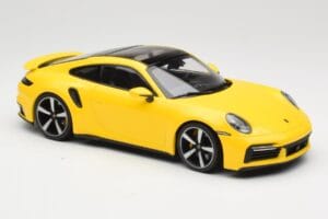 Porsche 911 992 Turbo S Gul Minichamps 1:18 155069071 Metall — bild 4 av 6