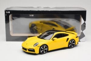 Porsche 911 992 Turbo S Gul Minichamps 1:18 155069071 Metall — bild 6 av 6