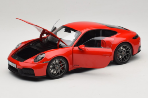 Porsche 911 992.2 Carrera 4 GTS Guards Red Norev 1:18 187171 Metall — bild 2 av 8
