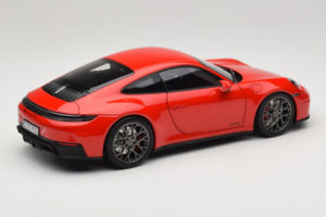 Porsche 911 992.2 Carrera 4 GTS Guards Red Norev 1:18 187171 Metall — bild 3 av 8