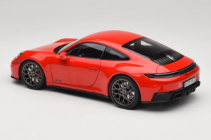 Porsche 911 992.2 Carrera 4 GTS Guards Red Norev 1:18 187171 Metall — bild 7 av 8