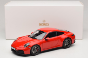 Porsche 911 992.2 Carrera 4 GTS Guards Red Norev 1:18 187171 Metall — bild 8 av 8