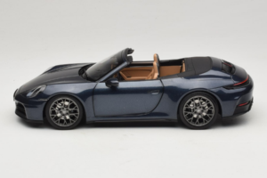 Porsche 911 992.2 Carrera Cabriolet Yachting Blue Norev 1:18 187180 Metall — bild 4 av 8