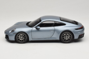 Porsche 911 992.2 Carrera Polar Silver Metallic Norev 1:18 187170 Metall — bild 4 av 8