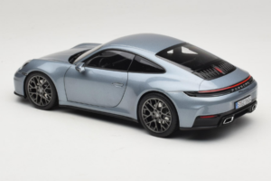 Porsche 911 992.2 Carrera Polar Silver Metallic Norev 1:18 187170 Metall — bild 7 av 8