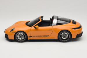 Porsche 911 992.2 Targa 4 GTS Bahama Yellow Norev 1:18 187190 Metall — bild 5 av 10