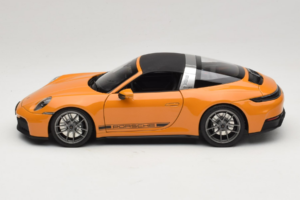 Porsche 911 992.2 Targa 4 GTS Bahama Yellow Norev 1:18 187190 Metall — bild 6 av 10