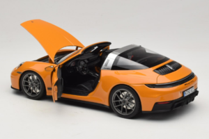 Porsche 911 992.2 Targa 4 GTS Bahama Yellow Norev 1:18 187190 Metall — bild 7 av 10