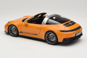 Porsche 911 992.2 Targa 4 GTS Bahama Yellow Norev 1:18 187190 Metall — bild 9 av 10