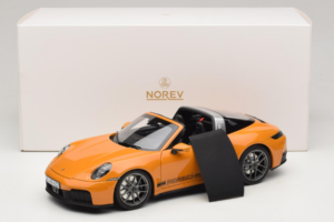 Porsche 911 992.2 Targa 4 GTS Bahama Yellow Norev 1:18 187190 Metall — bild 10 av 10