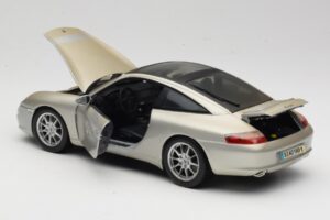 Porsche 911 996 Carrera 4S Silver Maisto 1:18 WAP02102212 Metall — bild 5 av 8