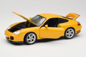 Porsche 911 996 Carrera 4S Gul Maisto 1:18 WAP02101610 Metall — bild 2 av 8