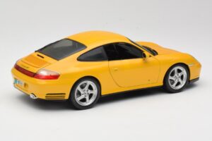 Porsche 911 996 Carrera 4S Gul Maisto 1:18 WAP02101610 Metall — bild 3 av 8