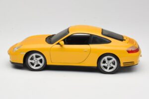 Porsche 911 996 Carrera 4S Gul Maisto 1:18 WAP02101610 Metall — bild 4 av 8