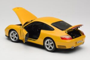 Porsche 911 996 Carrera 4S Gul Maisto 1:18 WAP02101610 Metall — bild 5 av 8