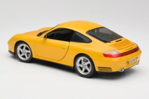 Porsche 911 996 Carrera 4S Gul Maisto 1:18 WAP02101610 Metall — bild 7 av 8