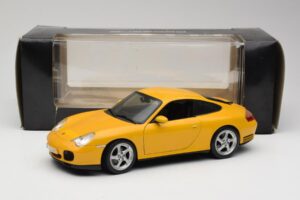 Porsche 911 996 Carrera 4S Gul Maisto 1:18 WAP02101610 Metall — bild 8 av 8