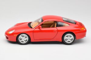 Porsche 911 996 Carrera Röd Bburago 1:18 3385 Metall — bild 4 av 8