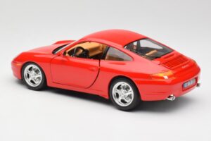 Porsche 911 996 Carrera Röd Bburago 1:18 3385 Metall — bild 7 av 8