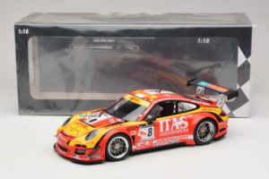Porsche 911 997 GT3 R #8 De Lorenzi Racing De Lorenzi 24 Hours of Spa 2011 Minichamps 1:18 151118918 Metall — bild 6 av 6