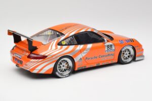 Porsche 911 997 GT3 R #88 Porsche Consulting 2005 AUTOart 1:18 77821 Metall — bild 3 av 8