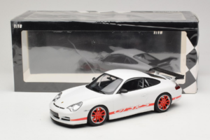 Porsche 911 996 GT3 RS Vit Röd Rand Minichamps 1:18 155062020 Metall — bild 6 av 6